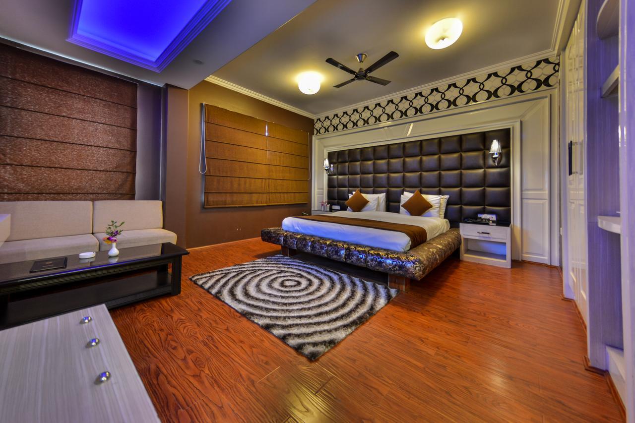 Hotel Samci Riviera Srīnagar 外观 照片