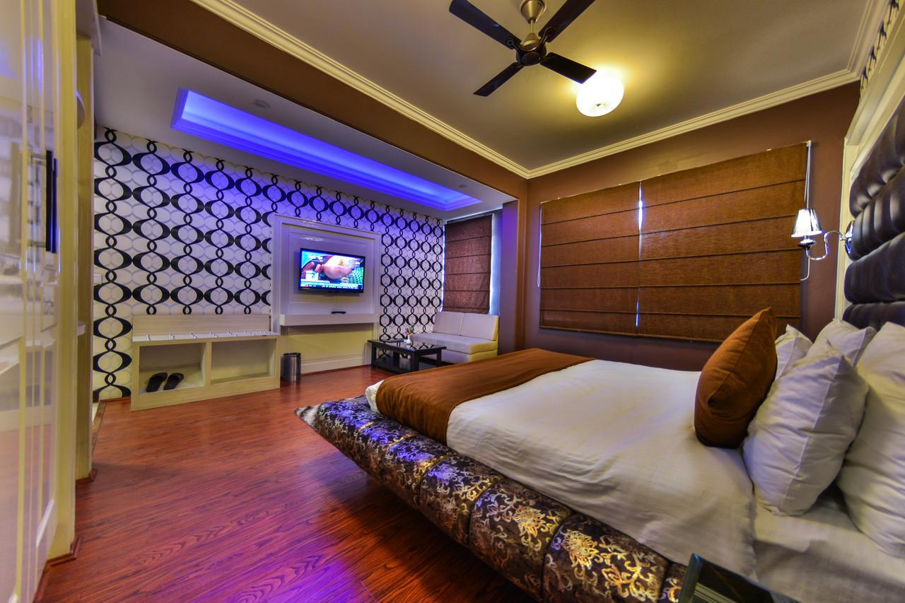 Hotel Samci Riviera Srīnagar 外观 照片